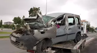 Aksaray'da hafif ticari araç şarampole devrildi: 6 yaralı