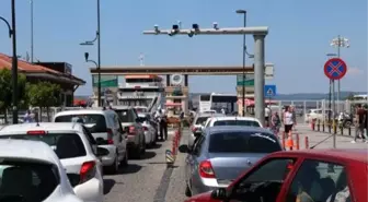 Çanakkale feribot iskelesinde yoğunluk