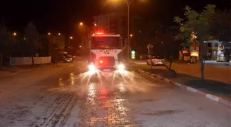 Ceyhan'da cadde ve bulvarlarda temizlik çalışması