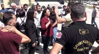 HDP'liler Van Büyükşehir Belediyesine girmek istedi, polis izin vermedi