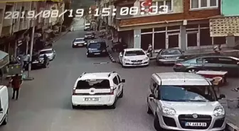 Başkanın üzerine araç sürdü, o anlar güvenlik kamerasına yansıdı