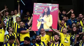 Fenerbahçeli taraftarlardan Dilay Kemer'e büyük destek