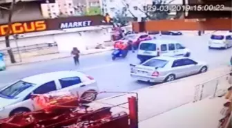 Güngören'de motosikletin kadına çarpma anı kamerada