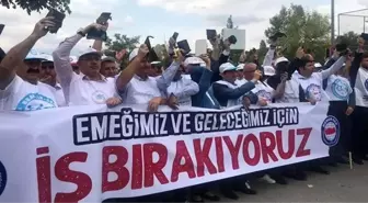 Memurlar hükümetin zam teklifini boş cüzdanlarla protesto etti