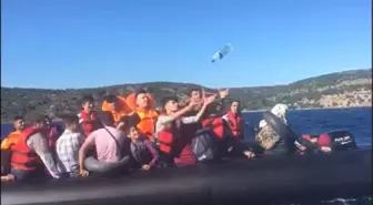 Motoru bozulan lastik bottaki kaçaklar milli sporcu sayesinde kurtarıldı