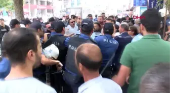 Van'da HDP'lilerin protesto girişimine polis engeli