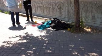 Eşini 'boşanalım' bahanesi ile çağırıp öldürmüş