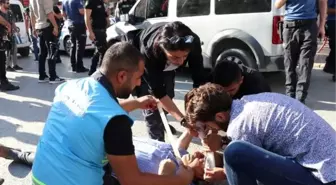 Motosiklet kazasında yaralandı, ilk müdahaleyi polisler yaptı