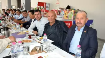 Afyonkarahisar'da görevinde 25 yılını doldurmuş muhtarlara plaket