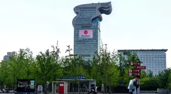 Kaçak milyarderin gökdeleni, alışveriş sitesinde 734 milyon dolara satıldı