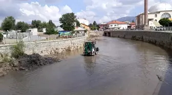 Tecer Irmağı'nın yatağı temizleniyor