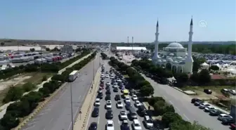 Edirne esnafı gurbetçileri türkülerle ve ikramlarla uğurladı