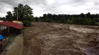 Samsun'da sağanak; yeşil dere taştı, yollar göle döndü (3)