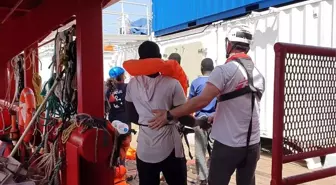 Ocean Viking gemisinde 2 haftadır bekletilen 356 göçmen Malta'da karaya indi