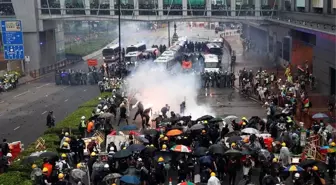 Hong Kong'da Çin karşıtı protestolarda eylemcilerle polis arasında çatışma çıktı