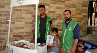 Sierra Leone'de eğitim gören yetim öğrencilere yardım