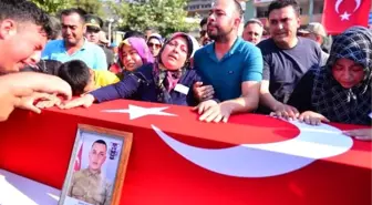 Şehit sözleşmeli er yılmaz'ı binlerce hemşehrisi uğurladı