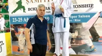 Uygur, Karadeniz ve Hazar Ülkeleri Uluslararası Karate Şampiyonasında birinci oldu