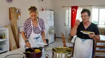 Şarkıcı Zeynep Casalini Mudanyalı kadınlarla yemek yaptı