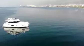 Singapur'a satılan lüks yat nakliye gemisine yüklendi