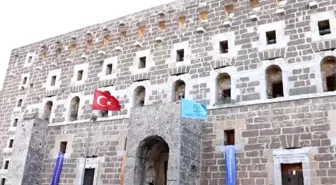 İngiliz şarkıcı Anne Marie, Aspendos'a hayran kaldı