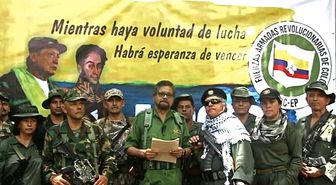 Kolombiya hükümetini 'barışa ihanetle' suçlayan FARC, yeniden silahlanıyor