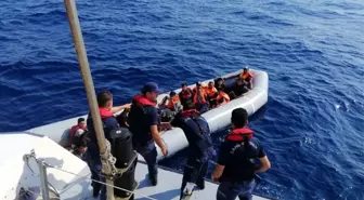 Lastik botla kaçmaya çalışan göçmenler yakalandı