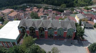 Sarıyer'de risk nedeniyle kapatılan okul havadan görüntülendi