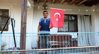 30 Ağustos'ta köylerini Türk bayraklarıyla donattılar