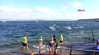Çanakkale zafer bayramı'nda çanakkale boğazı'nda yüzme yarışması