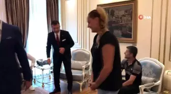 İBB Başkanı Ekrem İmamoğlu işten çıkarılan personelle görüştü