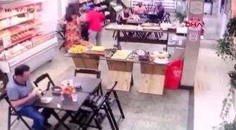 Soyuldu, umursamadan yemeğini yedi