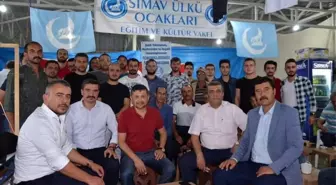 Erbaş, Ülkü Ocakları'nın panayır alanındaki standını ziyaret etti