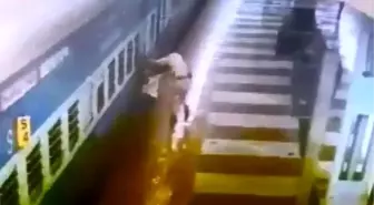 İstasyonda korku dolu anlar… ayağı tren ile platform arasına sıkıştı