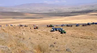 Köylülerden traktörlü 'taş ocağı' eylemi