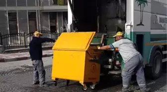 Söğüt'te çöp konteynırları yıkanarak temizleniyor