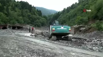 Yağan yağmur Çamlıktepe Mahallesi sakinlerine bir kez daha korku dolu anlar yaşattı