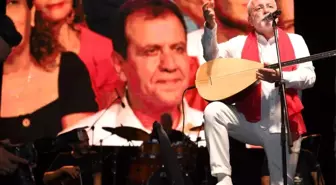 Zafer coşkusu Onur Akın ve Özlem Özdil konserleri ile taçlandı