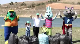 Başkan kartoğlu, iki çocuğuyla çöp topladı