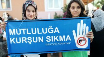 Düğünde kadına şiddete dikkat çektiler