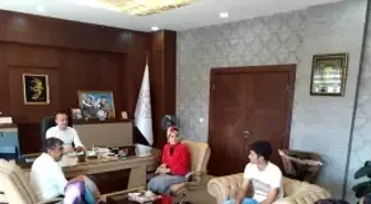 Ağrı Milli Eğitim Müdürü Tekin YKS'de başarılı olan öğrencileri ödüllendirdi