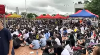 Hong kong'da öğrenciler okulu boykot etti