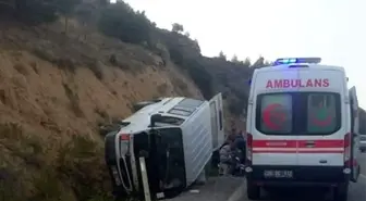 Minibüs devrildi: 1'i bebek 9 kişi yaralandı