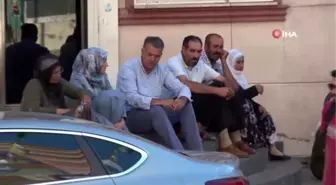 HDP binasının önünde eylem yapan 3 aileye destek için geldiler