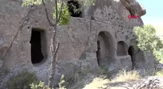 Kayseri üzüm hasadı yaparken yeraltı şehri buldular