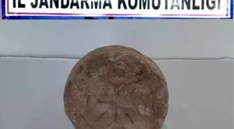 Mezar taşı ve sikke ele geçirildi