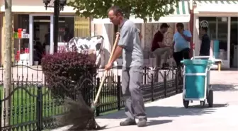 Temizlik işçisi bulduğu 35 bin liralık çeki sahibine teslim etti