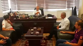 Özçelik'ten Avrupa şampiyonu Güneri'ye destek