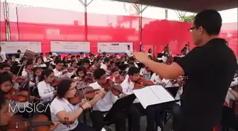 Peru'da imkanı olmayan çocuklara müzik eğitimi fırsatı