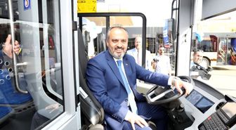 Büyükşehir, toplu taşıma filosunu gençleştirdi